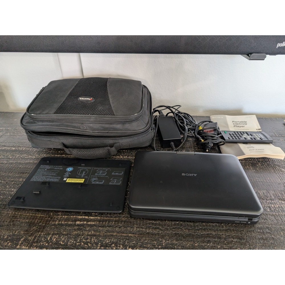 Sony Portable CD/DVD Player DVP-FX820 8" Swivel Widescreen & Np-fx110 Battery